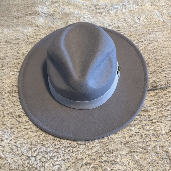 Brand new grey felt fadora. 3” brim - Picture 2 of 3